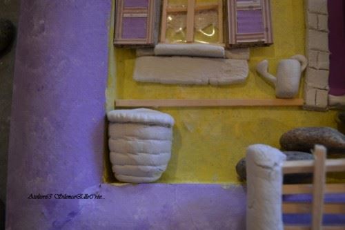 miniature-cadre-papier-mâché-mas-provençal-produit-récup-carton-pierre-tuile-allumette-fleurs-séchées-pâte-sechant-à-l-air-modelage-collage-
